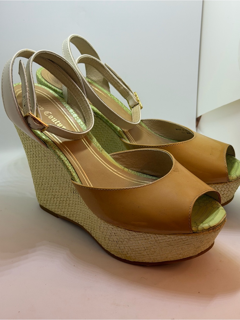 Juicy Couture Tan Patent Peep-Toe Platform Sandals with Green Insole - Picture 3 of 8